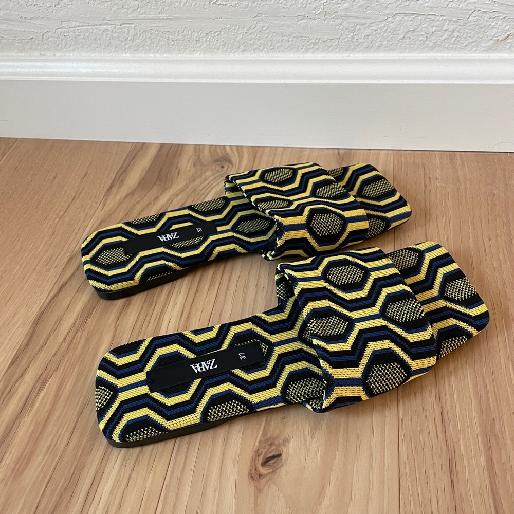 ZARA Print Flat Sandals SIZE 7 / EU 37